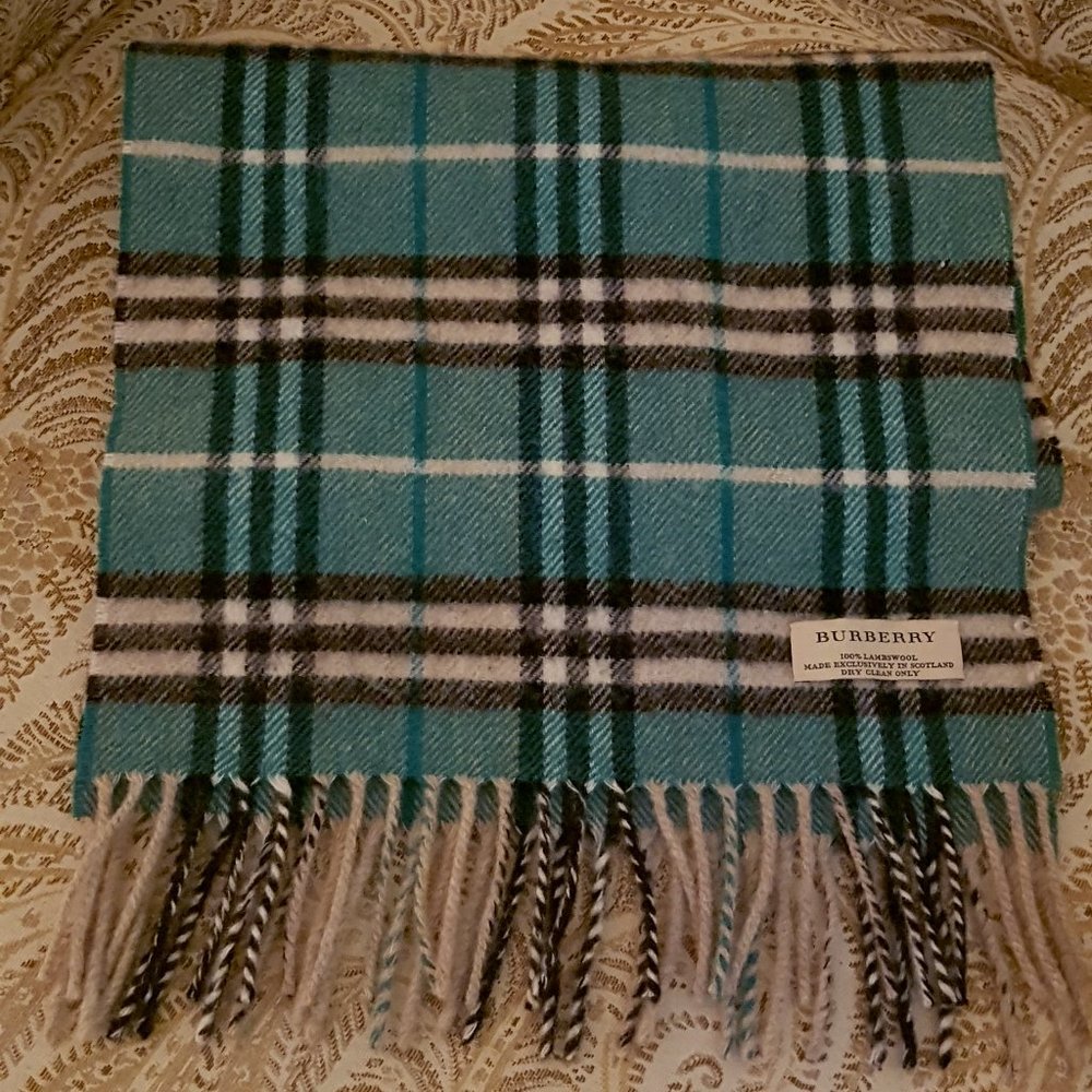 NWOT Burberry Lambswool Scarf